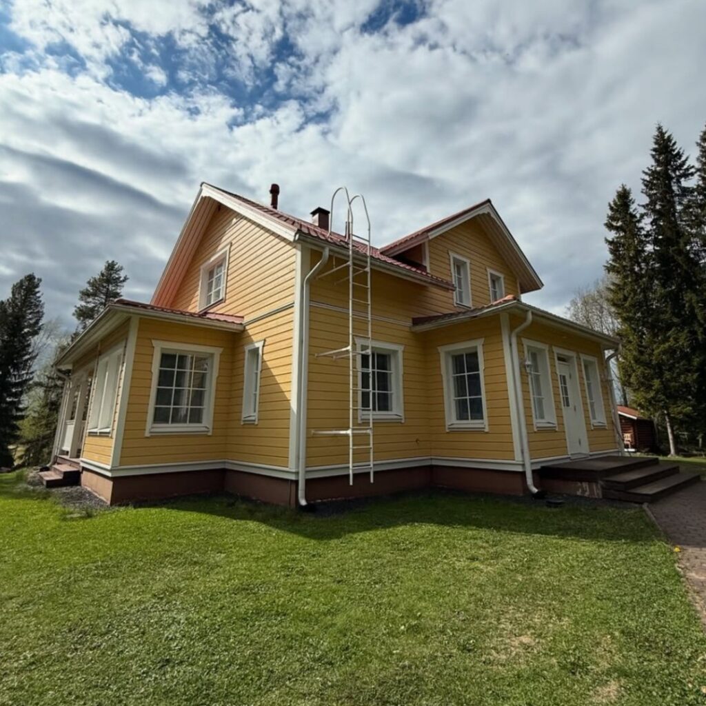 Omakotitalon maalaus referenssikuva